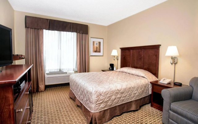 photo 3 of Barrington Hotel & Suites