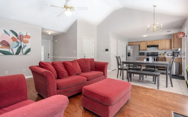 photo 3 of Basketball Court Cozy 3 BR in Decatur