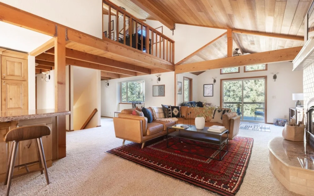 photo 2 of Redwood By Avantstay Secluded Cabin W Views Spa