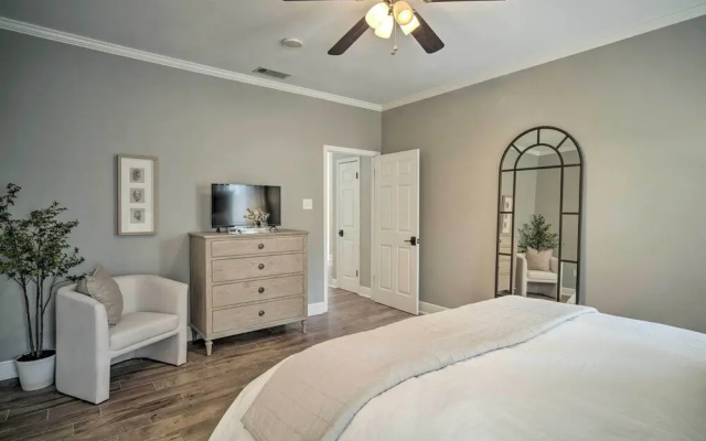 photo 4 of Baton Rouge Game Day House w/ Chic Yard Space