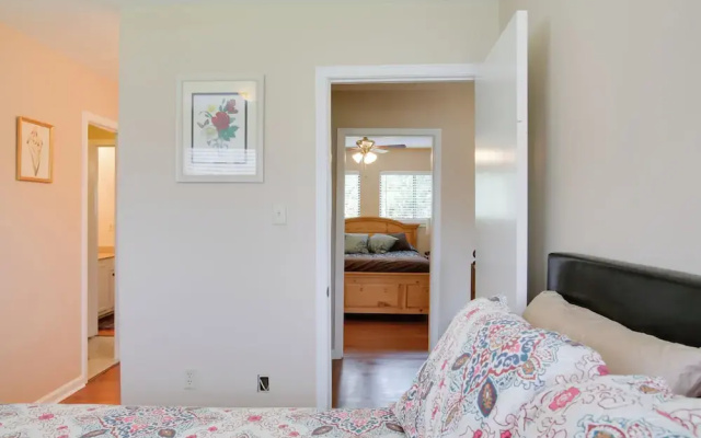 photo 5 of Baton Rouge Townhome w/ Pool Access - 7 Mi to Lsu!