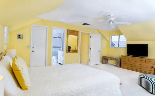 photo 3 of Bay Breeze Cottage-Captiva Shores 3A