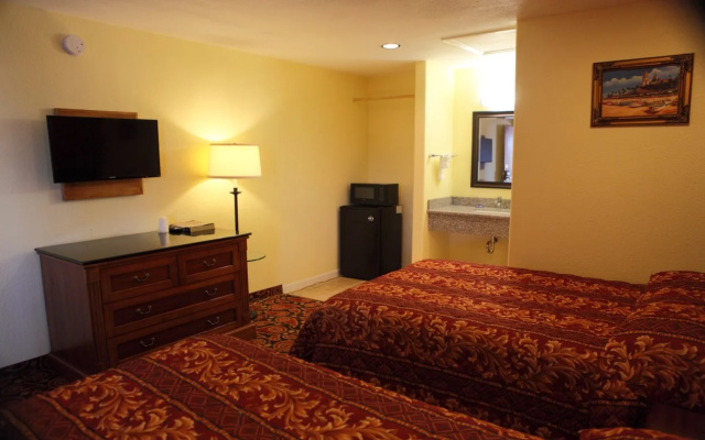 photo 2 of Bay Breeze Inn