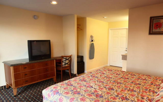 photo 3 of Bay Breeze Inn