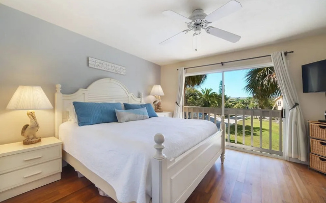 photo 2 of Bay Breezes At Hideaway Bay! Waterfront, Free Kayaks, Golf Cart 2 Bedroom Condo by Redawning