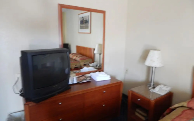 photo 3 of Bay Bridge Inn