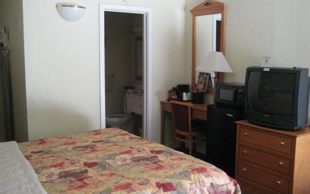 photo 4 of Bay Bridge Inn