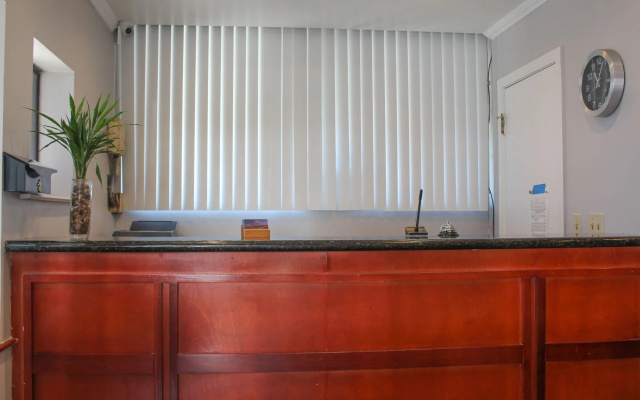 photo 2 of Bay Bridge Inn