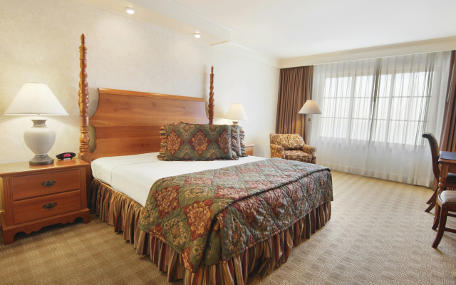 photo 3 of Bay Landing Hotel