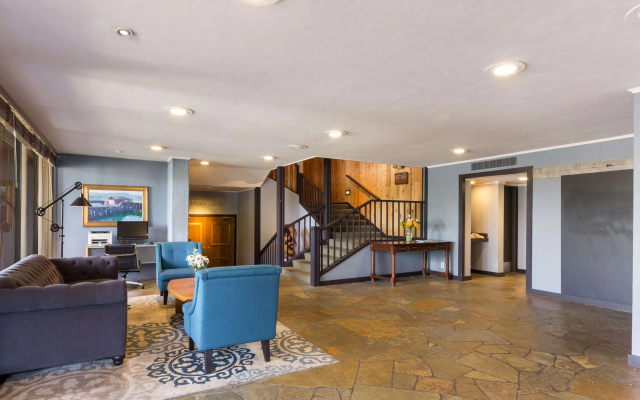 photo 2 of Red Lion Hotel Monterey