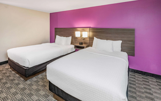 photo 3 of La Quinta Inn & Suites by Wyndham Houston Southwest