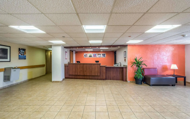 photo 2 of Motel 6 Elk Grove Village, IL - O'Hare