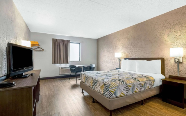 photo 5 of Motel 6 Elk Grove Village, IL - O'Hare