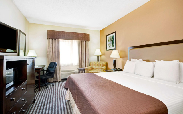 photo 5 of Baymont by Wyndham Dallas/ Love Field