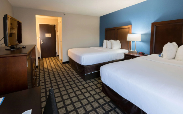 photo 3 of Baymont by Wyndham Detroit Airport/Romulus
