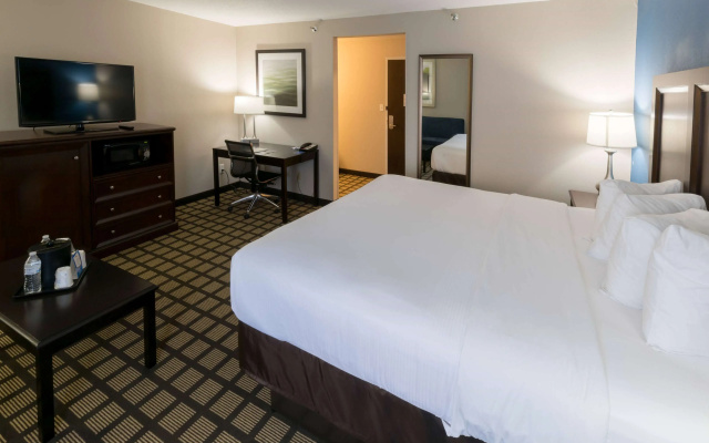 photo 4 of Baymont by Wyndham Detroit Airport/Romulus