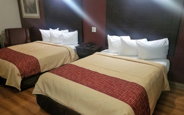 photo 2 of Red Roof Inn & Suites Houston - Hobby Airport