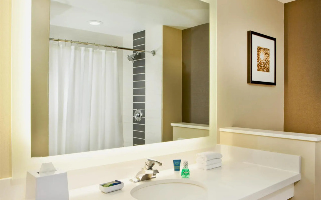 photo 4 of DoubleTree by Hilton Las Vegas East Flamingo
