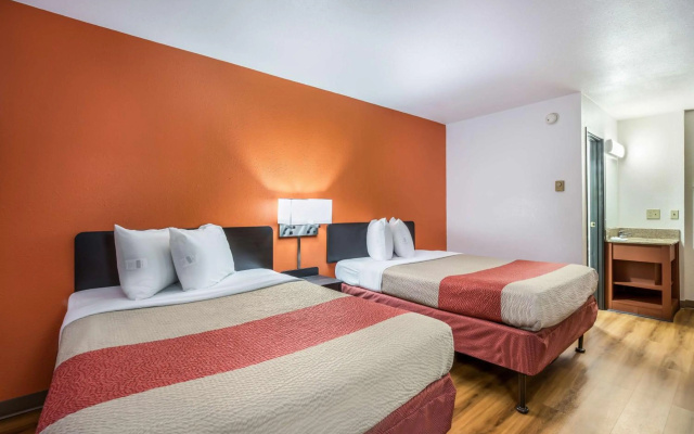 photo 4 of Motel 6 Madison, WI - East