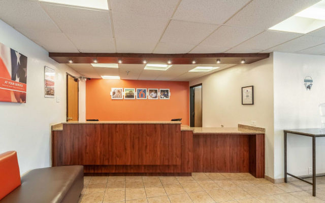 photo 2 of Motel 6 Naperville, IL