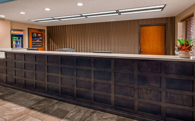 photo 2 of Best Western Warren Hotel