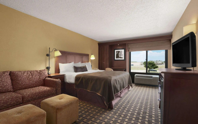 photo 2 of Baymont by Wyndham Lewisville