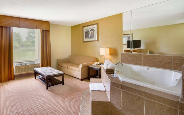 photo 4 of Four Points by Sheraton Charlotte Airport Hotel
