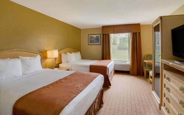 photo 5 of Four Points by Sheraton Charlotte Airport Hotel