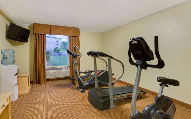photo 2 of Baymont Inn & Suites Charlotte-Airport Coliseum