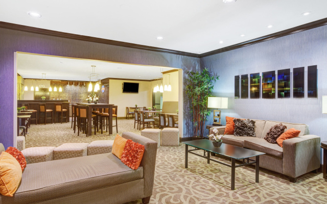 photo 3 of Baymont Inn And Suites Dallas Love Field