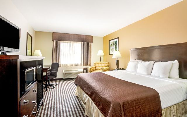 photo 5 of Baymont Inn And Suites Dallas Love Field