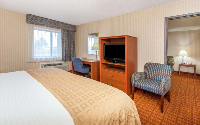 photo 4 of Baymont by Wyndham Detroit/Roseville