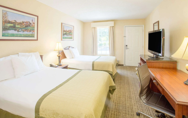 photo 3 of Baymont by Wyndham Dunn