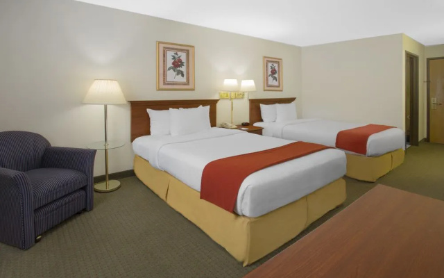 photo 2 of Baymont Inn & Suites Freeport
