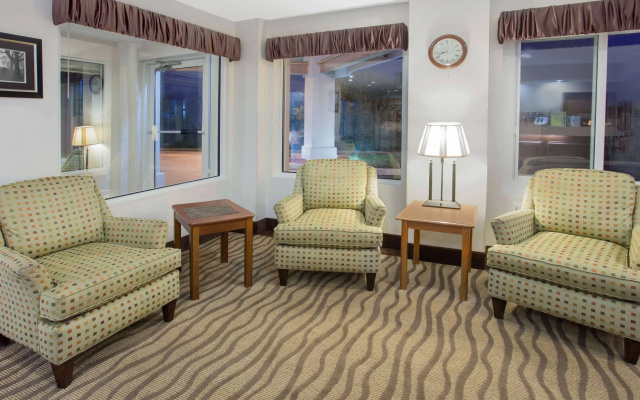 photo 2 of City Express By Marriott Freeport