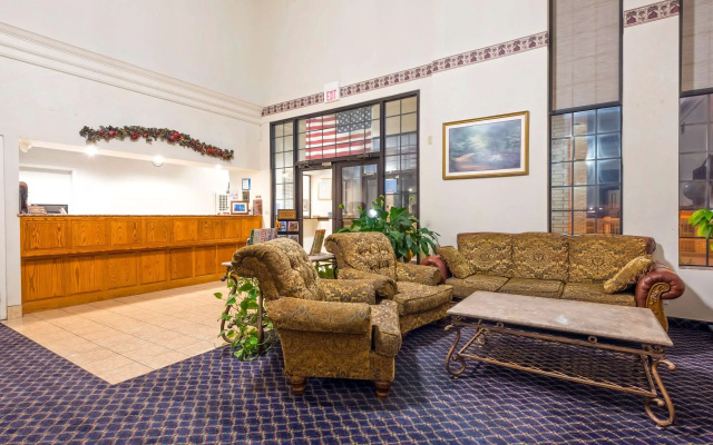 photo 2 of Americas Best Value Inn & Suites Ft. Worth S