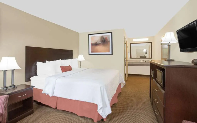 photo 2 of Baymont Inn And Suites Greenville