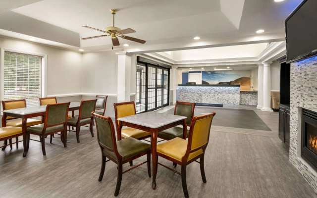 photo 2 of Baymont by Wyndham Henderson Oxford