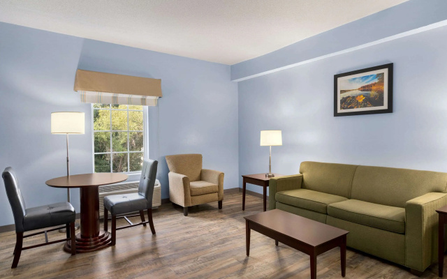 photo 3 of Baymont by Wyndham Henderson Oxford