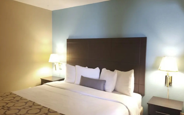 photo 4 of Baymont Inn & Suites Huber Hei