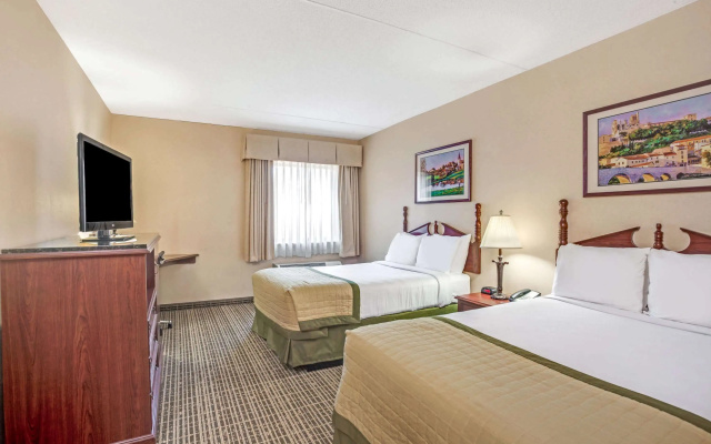 photo 4 of Baymont by Wyndham Louisville Airport South