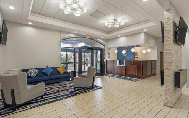 photo 2 of Comfort Inn & Suites Mundelein-Vernon Hills