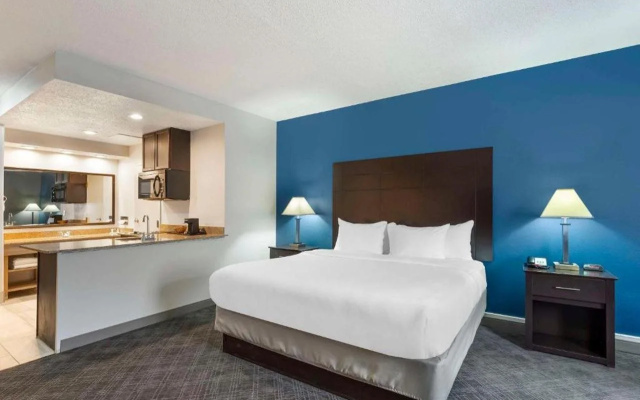 photo 3 of Comfort Inn & Suites Mundelein-Vernon Hills