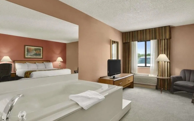 photo 3 of Baymont by Wyndham Sullivan