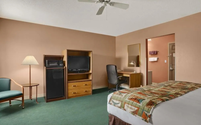 photo 4 of Baymont by Wyndham Sullivan