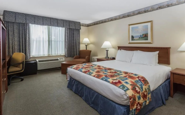 photo 3 of Baymont Inn & Suites Waterford/Burlington Wi