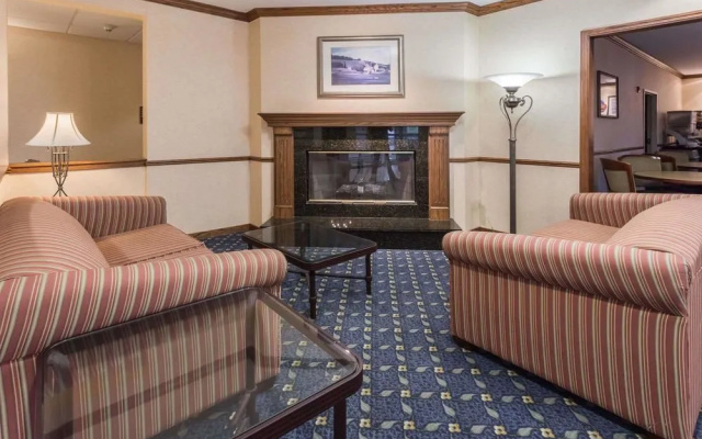 photo 4 of Baymont Inn & Suites Waterford/Burlington Wi