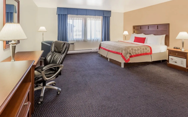 photo 3 of Baymont Inn & Suites Waukesha