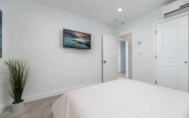 photo 2 of Bayshore Breeze 1 - Fort Lauderdale Beach