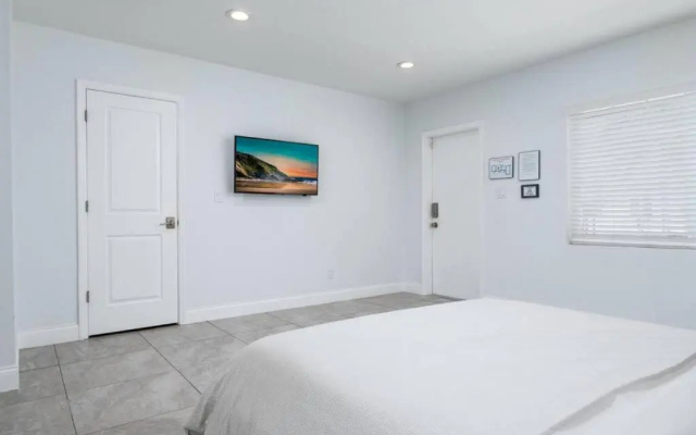photo 2 of Bayshore Breeze 3 - King Bed, Kitchen, Parking